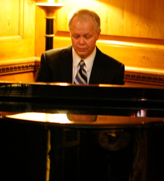 *Pianist Kent Strand*